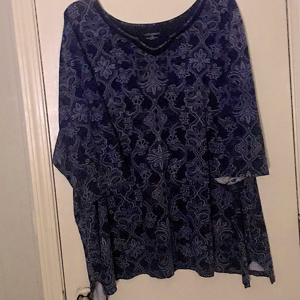 Rule Blue hi low shark botton top